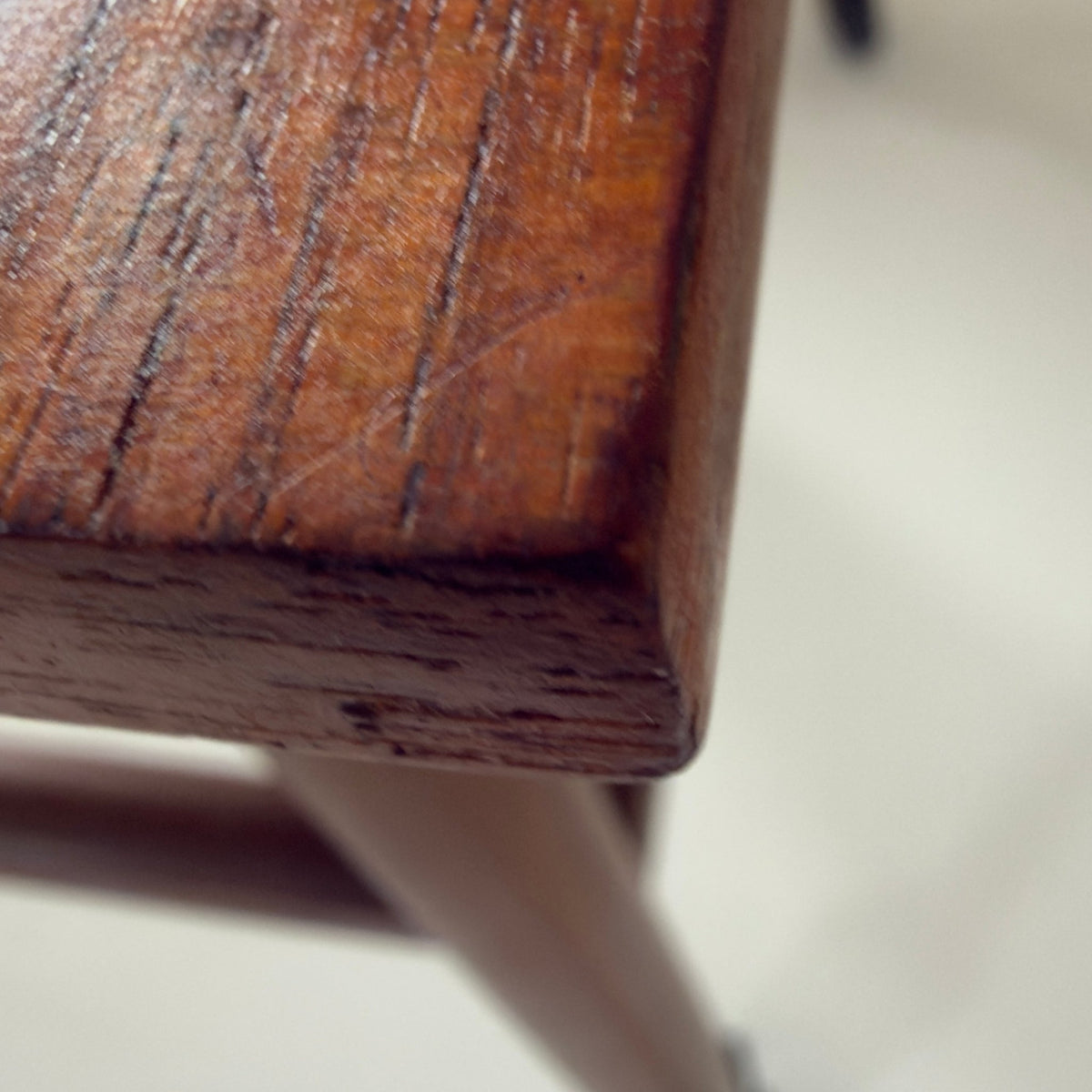 Teak rullebord / sidebord med messingdetaljer – det dansk design stil - Frøken Lilly