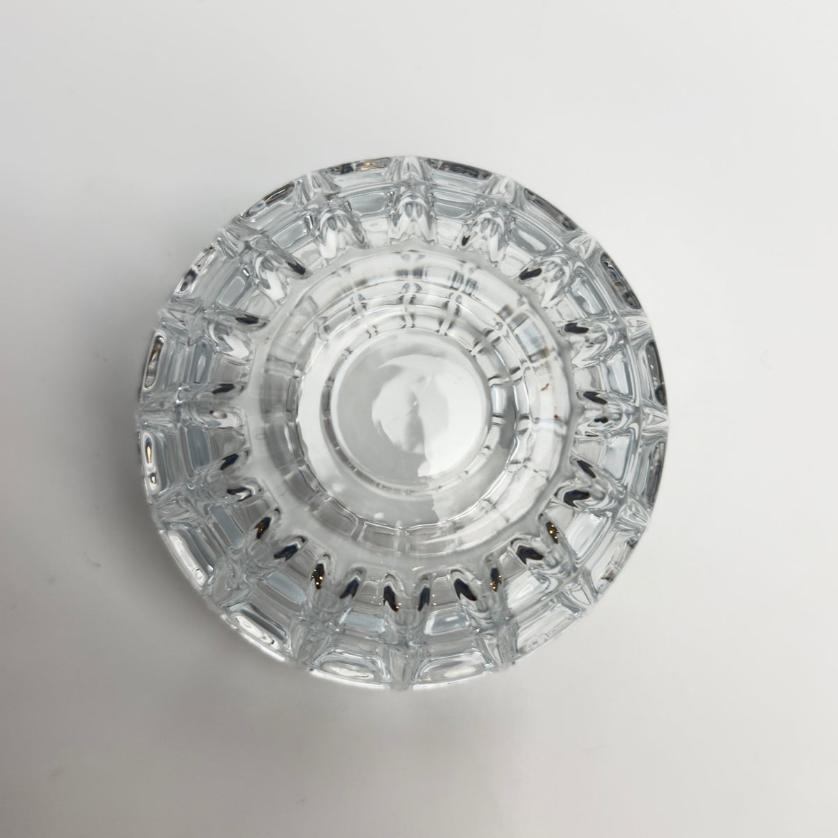 Vintage fyrfadstage i kraftigt klart glas med kubisk mønster - Frøken Lilly