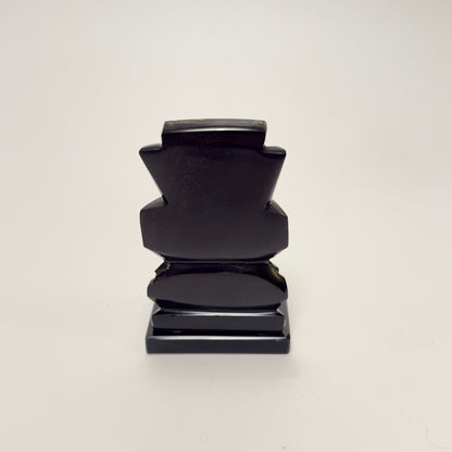 Håndskåret mexicansk figur i sort obsidian med perlemor