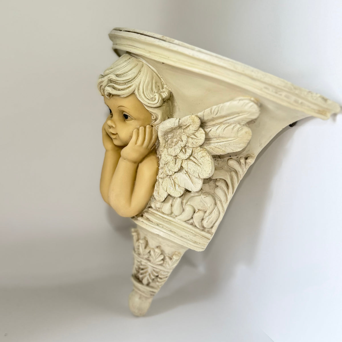 Vintage vægkonsol med engel - cherub i polyresin 22 cm