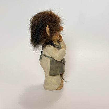 Vintage troldefigur i porcelæn med naturhår – ca. 13 cm