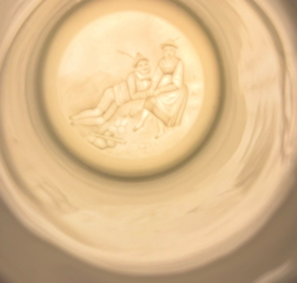 Lithophane ølkrus i porcelæn med tinlåg, 1930-40'erne
