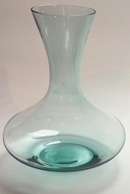 Skandinavisk turkis-grøn glas­karaffel i mundblæst glas, ca. 1960’erne