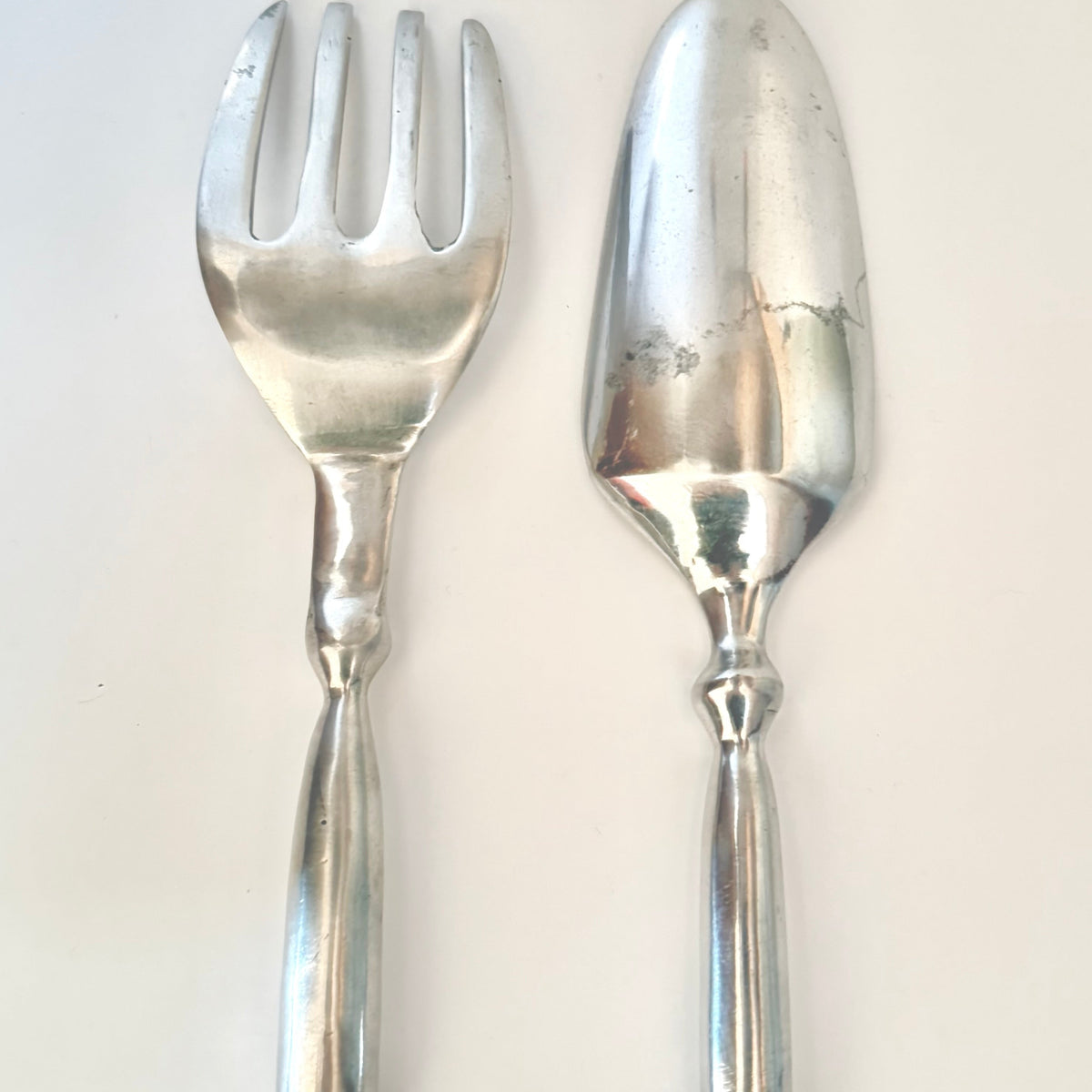 Vintage serveringssæt i støbt aluminiumslegering – mid-century stil
