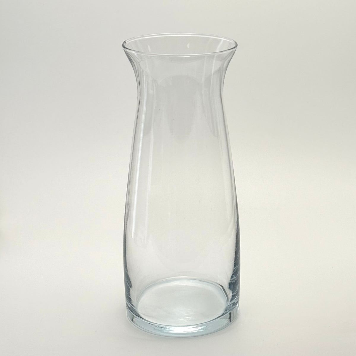 Glasvase i klart glas med svunget form, 26 cm