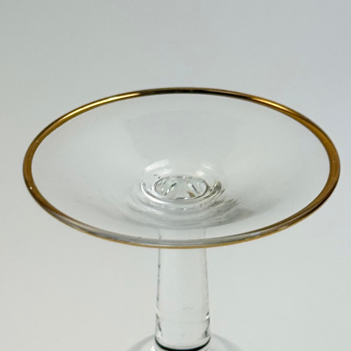 Lyngby Glas Tosca rødvinsglas med bred ciseleret guldkant, 12 cm