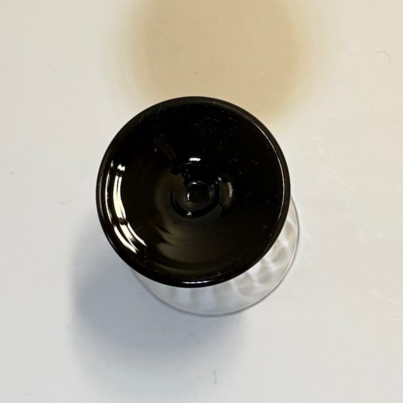 Holmegaards Klintholm med optiske striber og sort stilk og fod, snapseglas 