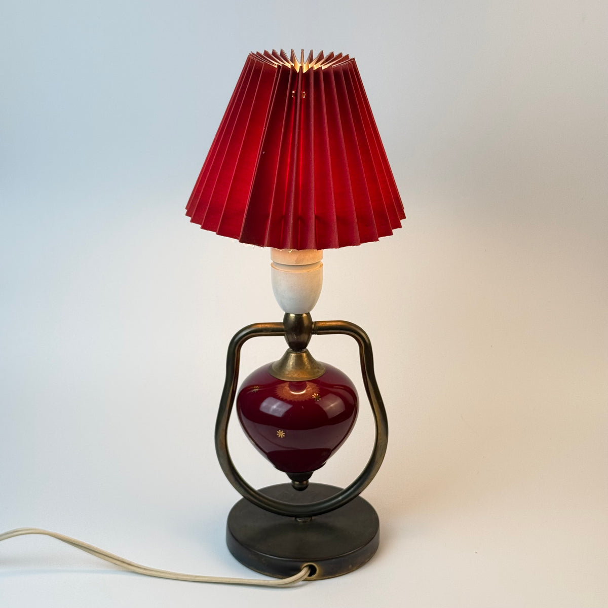 Vintage kombinationslampe massiv messing og rødt porcelæn – bord- og væglampe