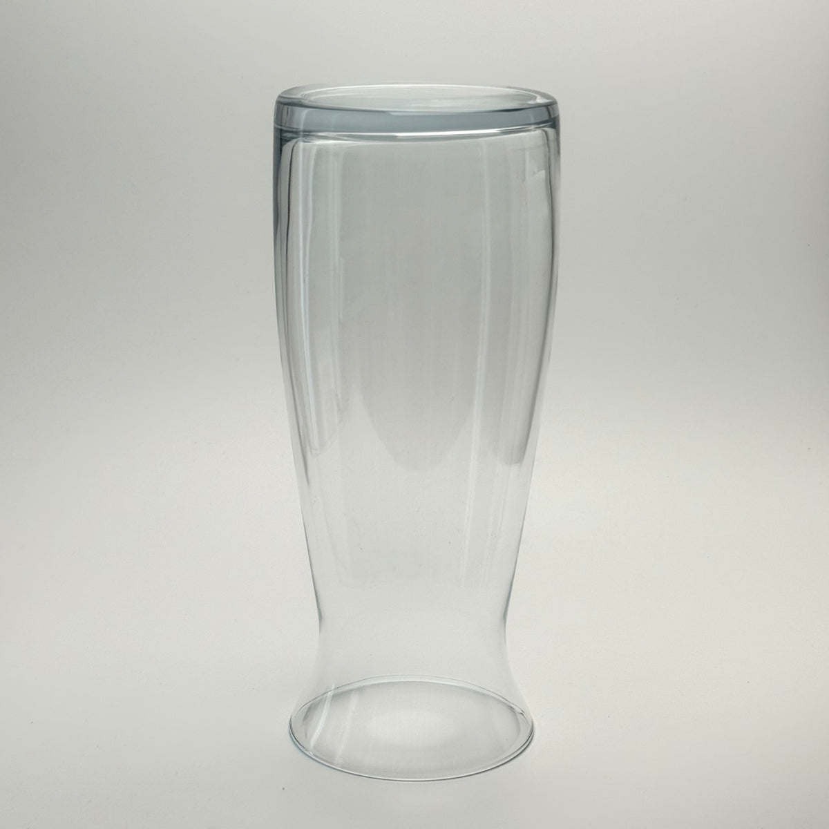 Glasvase i klart glas med svunget form, 26 cm