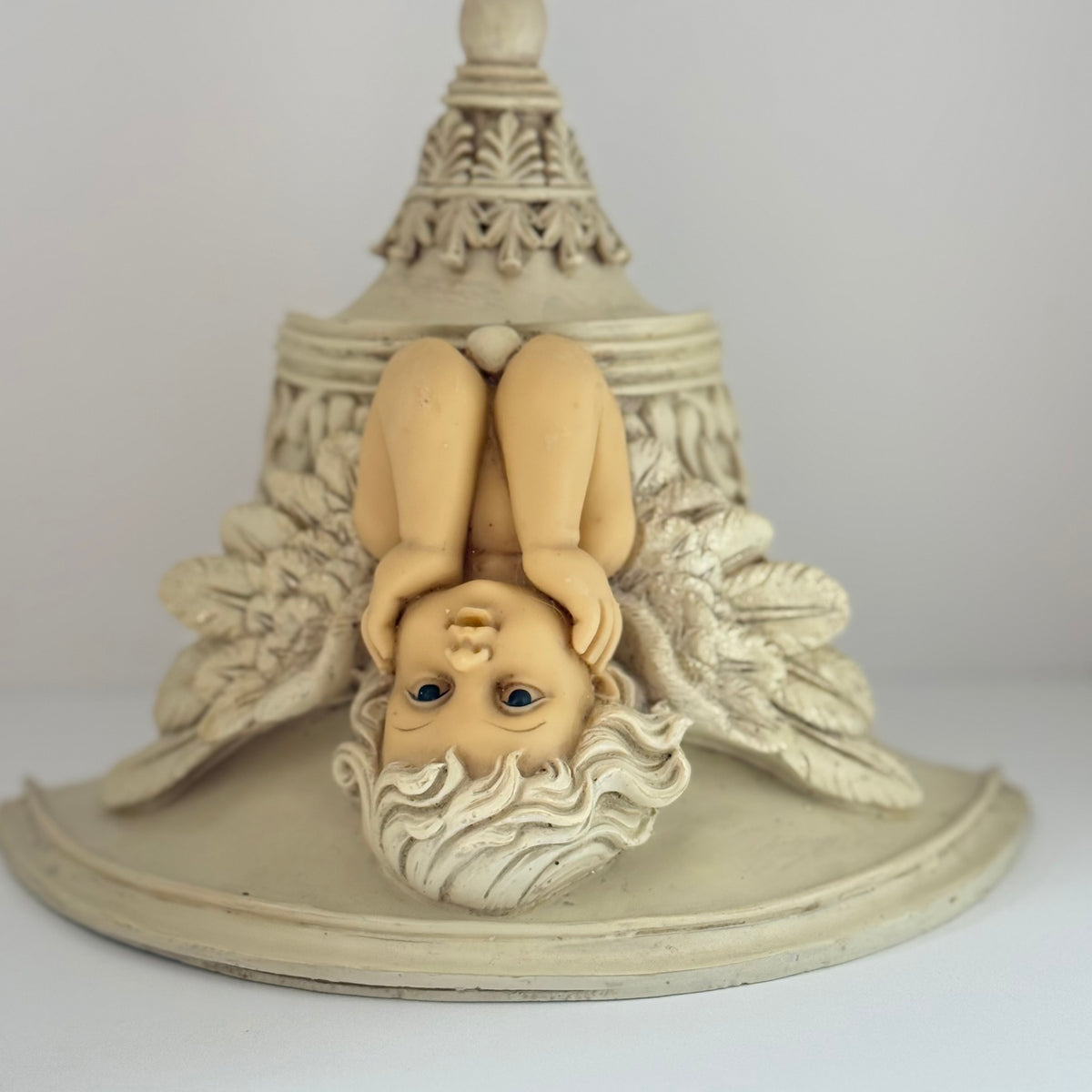 Vintage vægkonsol med engel - cherub i polyresin 22 cm