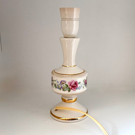 Italiensk ældre porcelænslampe med blomster – 23 cm