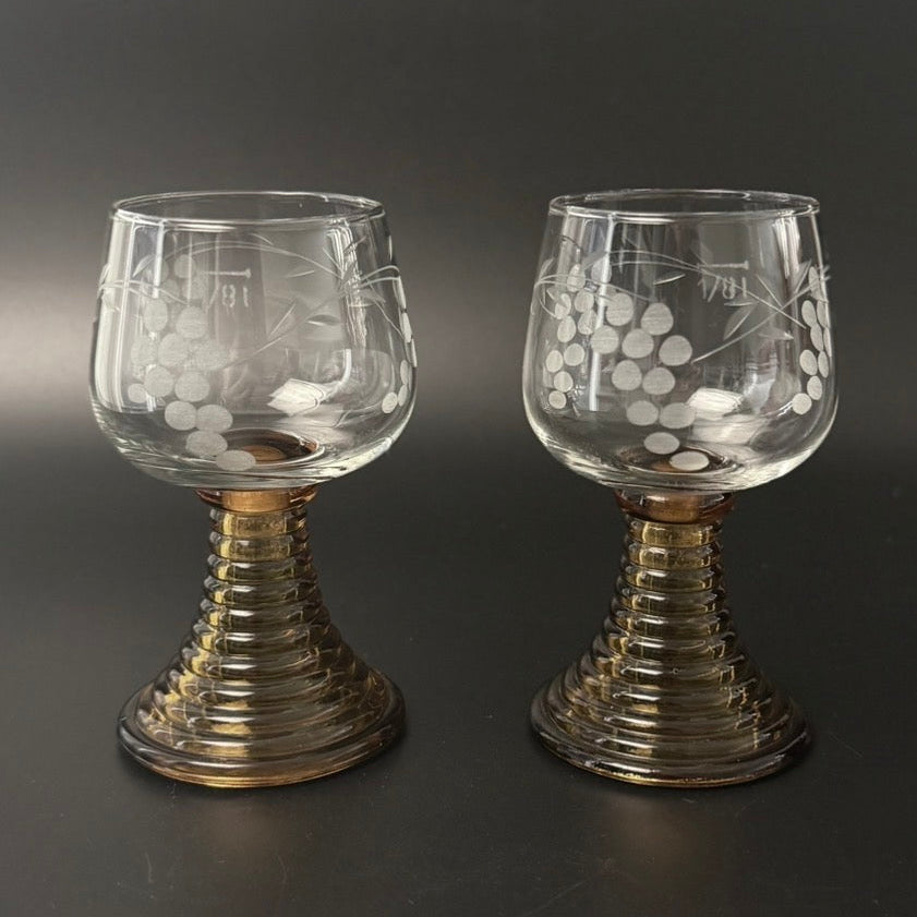 Ravfarvet Rømerglas til rød-hvidvins glas med drueranke - 2 stk.