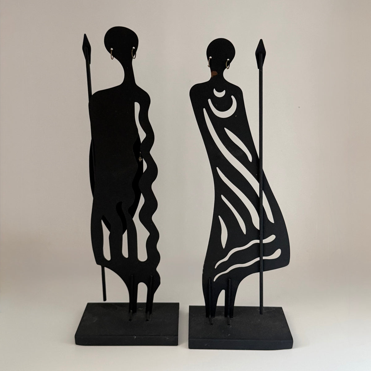 Afrikanske krigerstatuer i metal – sæt med 2