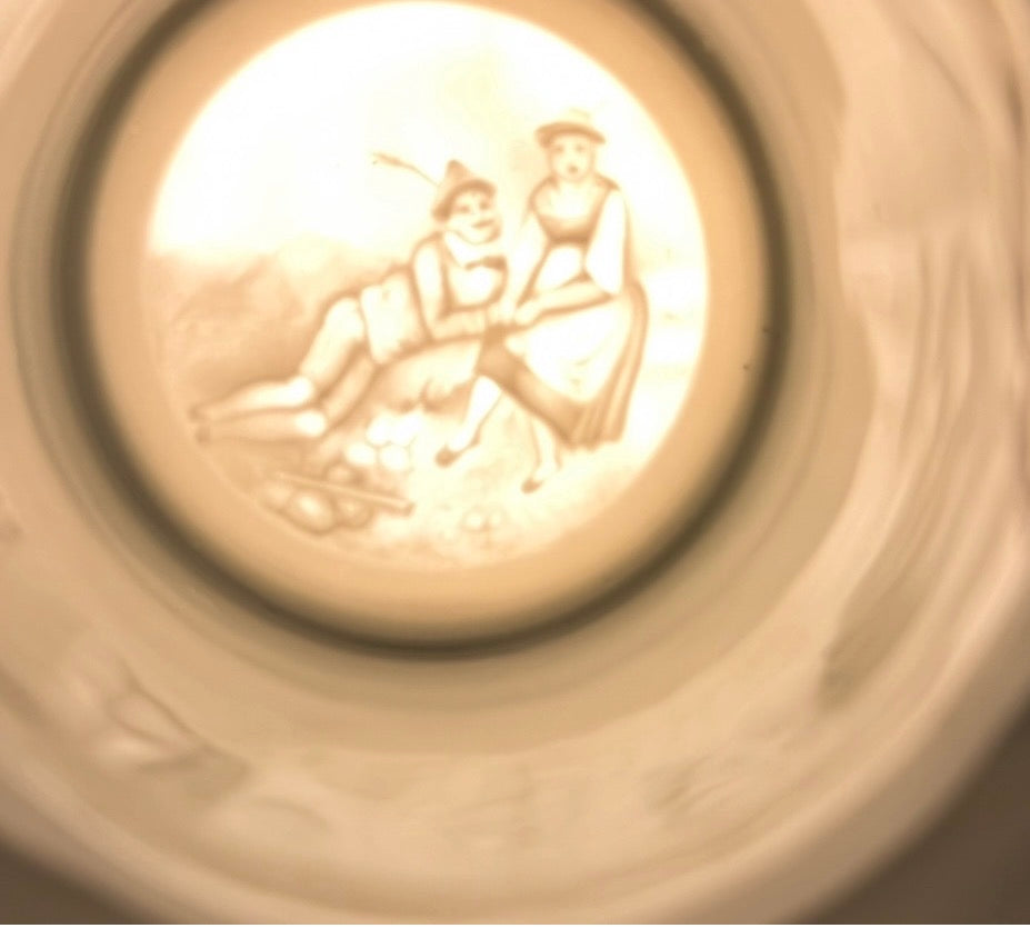Lithophane ølkrus i porcelæn med tinlåg, 1930-40'erne