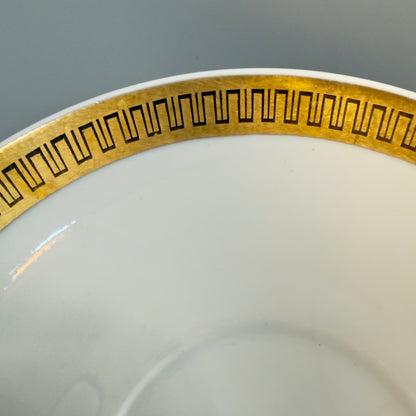 Lyngby Porcelæn kaffekop med underkop og kagetallerken – guldmæanderbort, Danmark