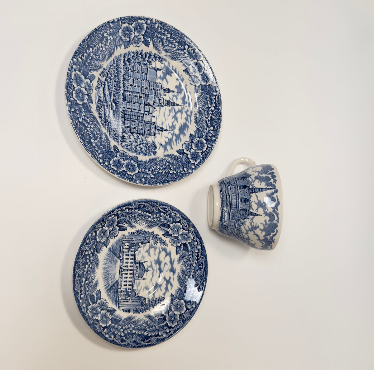 Imerco 50 års jubilæumsstel, kaffekop og underkop og dessertallerken, Rosenborg Slot og Fredensborg Slot 1978