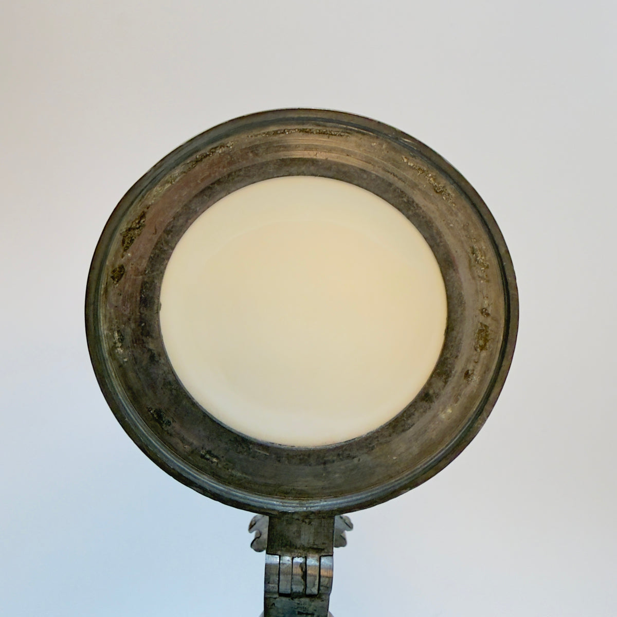 Lithophane ølkrus i porcelæn med tinlåg, 1930-40'erne