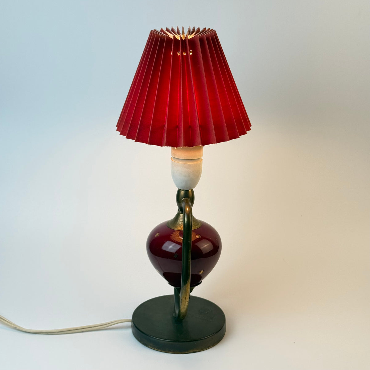 Vintage kombinationslampe massiv messing og rødt porcelæn – bord- og væglampe