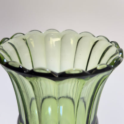 Vintage indiana glass glaspokal i avocado-grønt presset glas