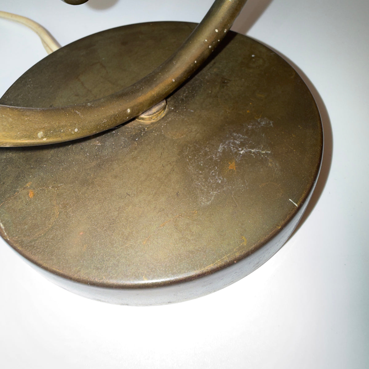 Vintage kombinationslampe massiv messing og rødt porcelæn – bord- og væglampe
