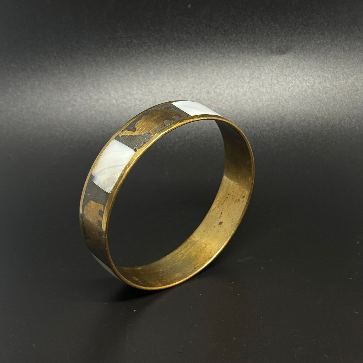 Vintage-Messingarmband mit Perlmutt und Elefanten