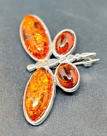 Broche i 925 sølv med baltisk rav – sommerfugl, vintage