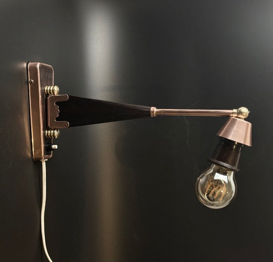 Dansk vintage væglampe i rosentræ og kobber – justerbar arm – 1960'erne