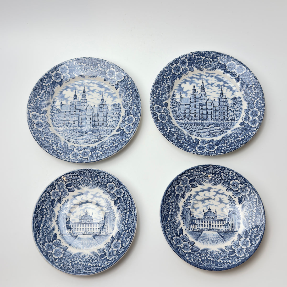 Drei Trio-Sets des Imerco 50-Jahre-Jubiläumsgeschirrs, Schloss Rosenborg und Schloss Fredensborg 1978
