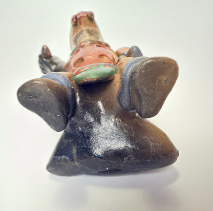 Håndlavet mexicansk silbato – Teotihuacán fuglemand (hombre pájaro) – lerfløjte i pre-columbiansk stil