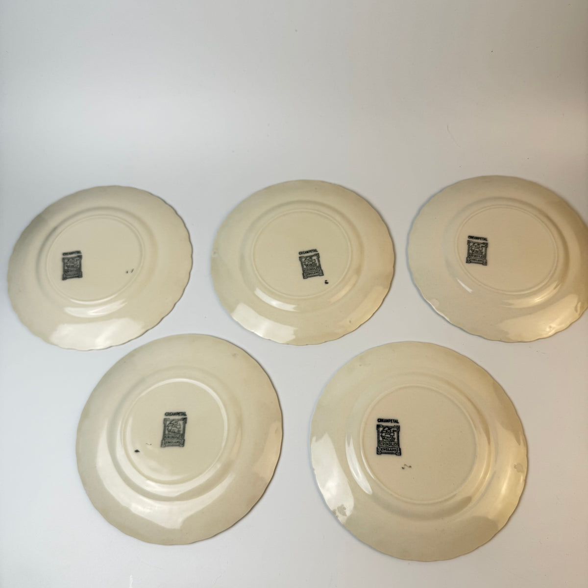 Grindley Cream Petal Dessertteller aus Steingut