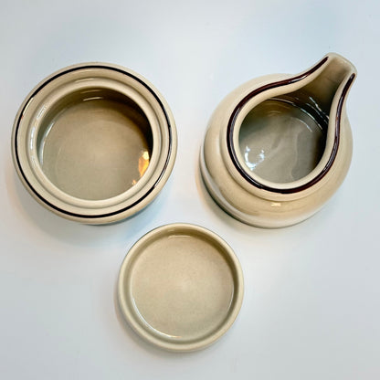 Bing & Grøndahl stoneware 303 – flødekande og sukkerskål med Låg – vintage stentøj