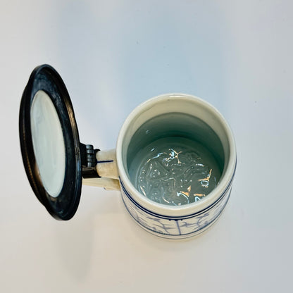 Lithophane ølkrus i porcelæn med tinlåg, 1930-40'erne