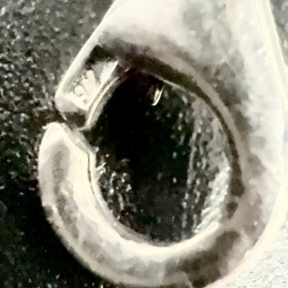 2 vintage charms i 925 sølv – gyngehest og glassten
