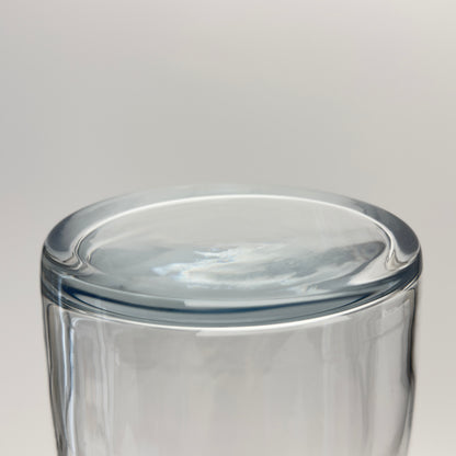 Glasvase i klart glas med svunget form, 26 cm