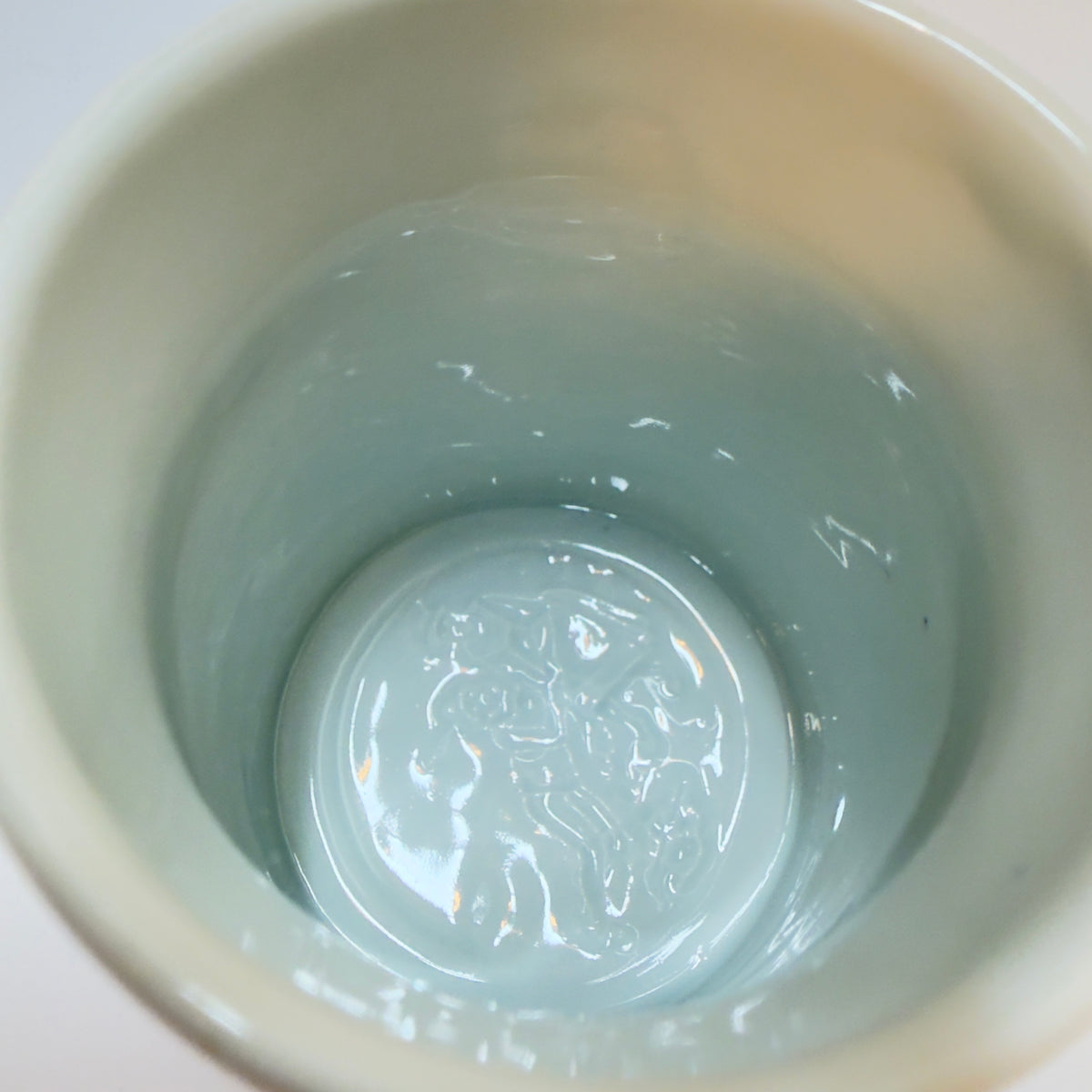 Lithophane ølkrus i porcelæn med tinlåg, 1930-40'erne
