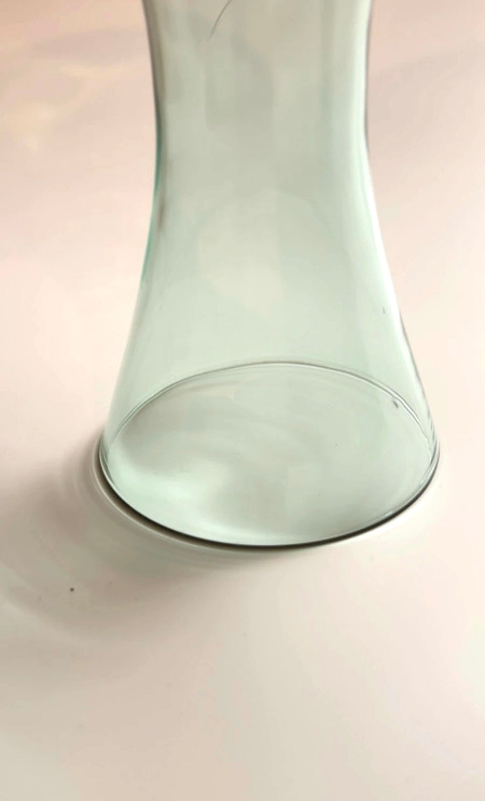 Skandinavisk turkis-grøn glas­karaffel i mundblæst glas, ca. 1960’erne