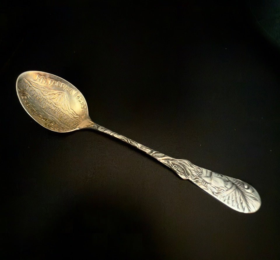 Antik souvenir teske i sterlingsølv, motiv Mount Tacoma og Native American, USA ca. 1900 - Frøken Lilly
