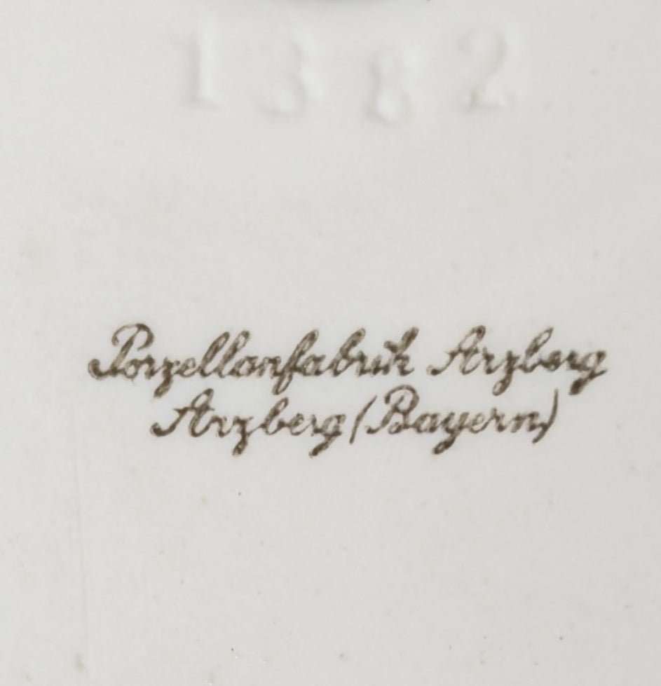 Arzberg model 1382 porcelæns morgenmadsbræt med rød kant - Frøken Lilly