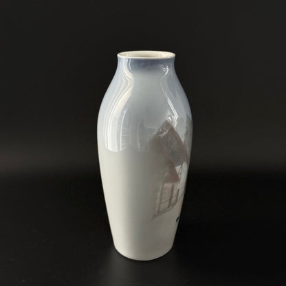Bing & Grøndahl vase med motiv fra Den Gamle By nr. 1302 - 6238 - Frøken Lilly