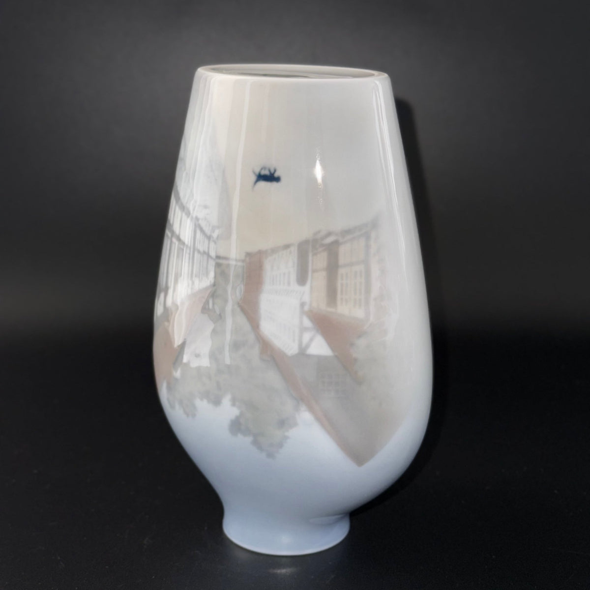 Bing & Grøndahl vase med motiv fra Den Gamle By nr. 1302 - 6238 - Frøken Lilly