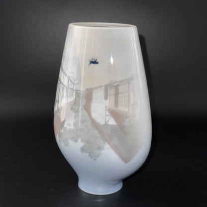 Bing & Grøndahl vase med motiv fra Den Gamle By nr. 1302 - 6238 - Frøken Lilly