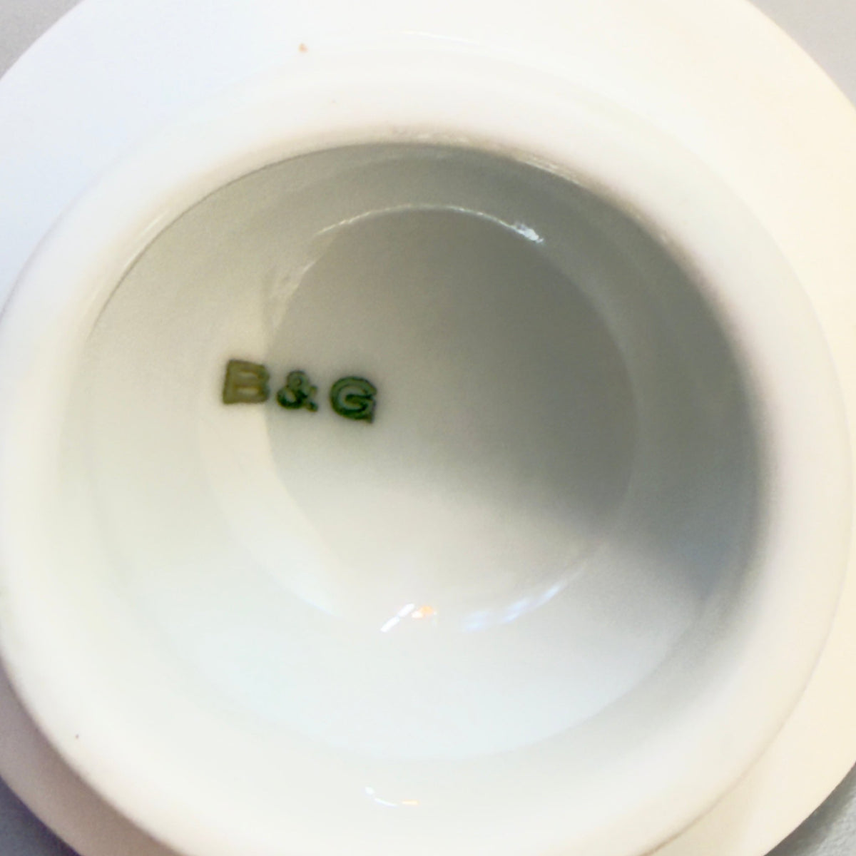 Bing & Grøndahl hvid porcelæns thekrukke med låg – klassisk dansk design - Frøken Lilly