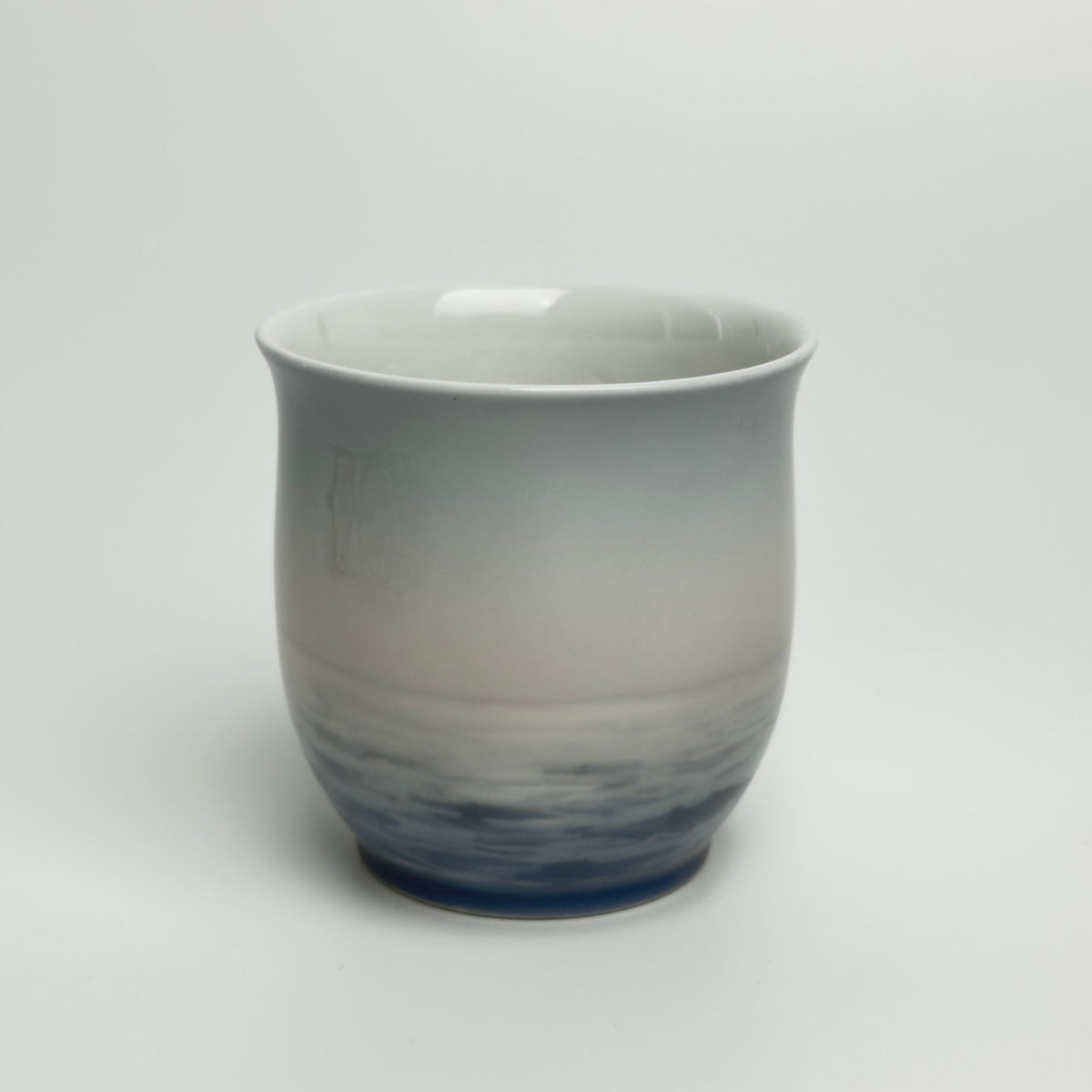 Bing & Grøndahl porcelænsbæger med sejlbåd – nr. 87/8 601A - Frøken Lilly