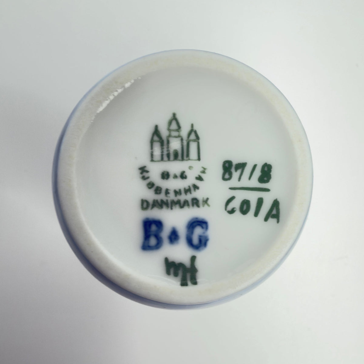 Bing & Grøndahl porcelænsbæger med sejlbåd – nr. 87/8 601A - Frøken Lilly