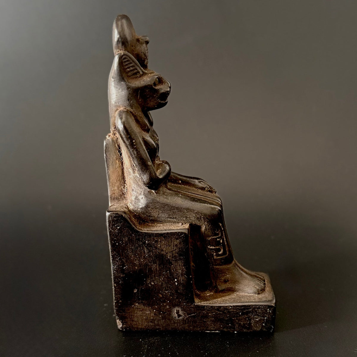 Egyptisk figur Hathor gudinde siddende dekorationsfigur - Frøken Lilly