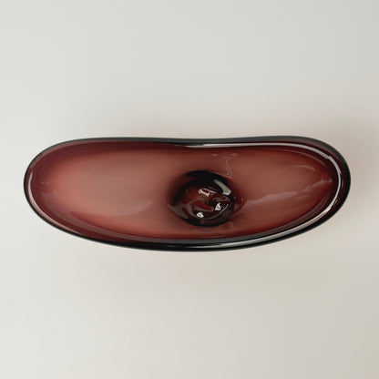 Glasskål i auberginefarvet glas – freeform 1960-70'erne, muligvis Flygsfors - Frøken Lilly