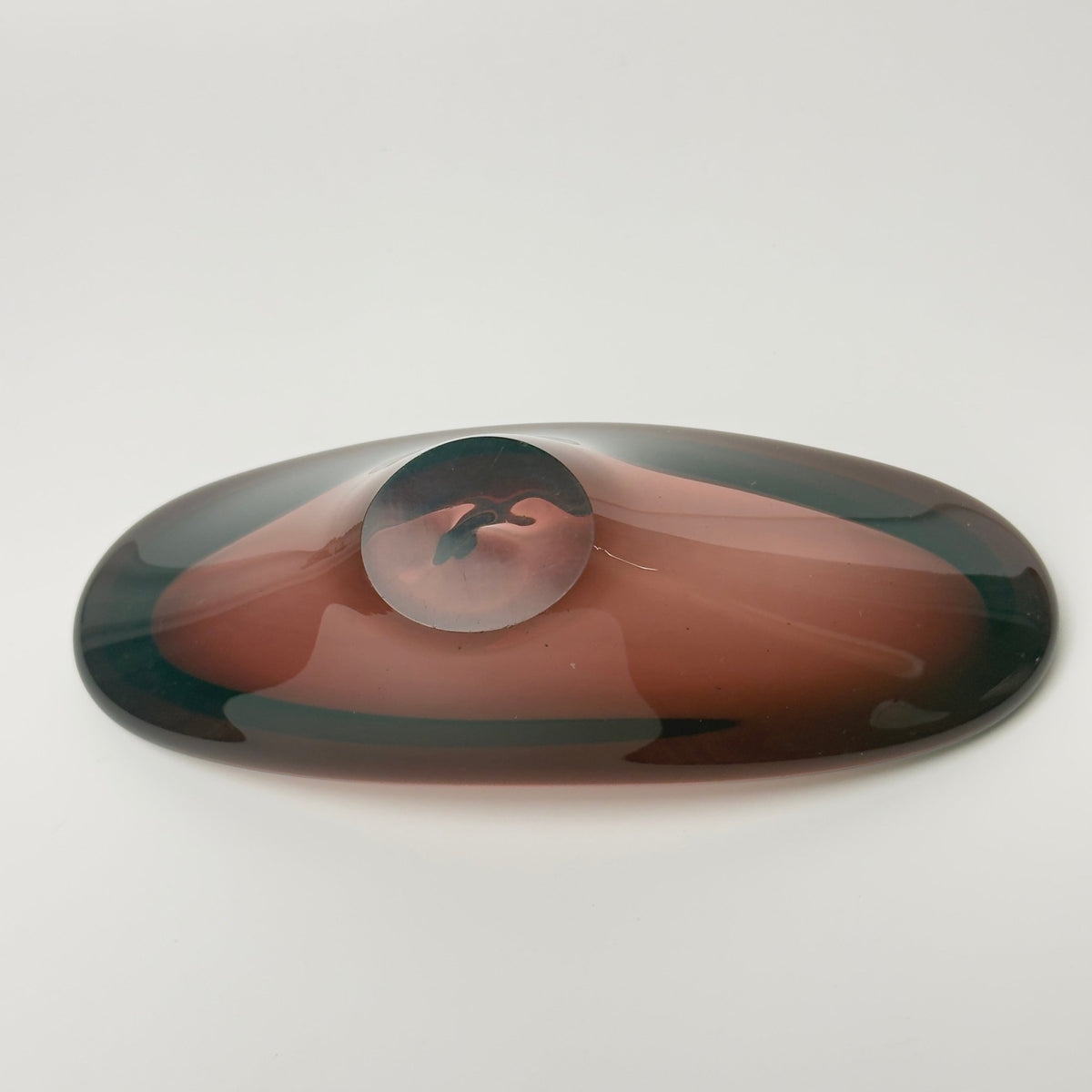 Glasskål i auberginefarvet glas – freeform 1960-70'erne, muligvis Flygsfors - Frøken Lilly