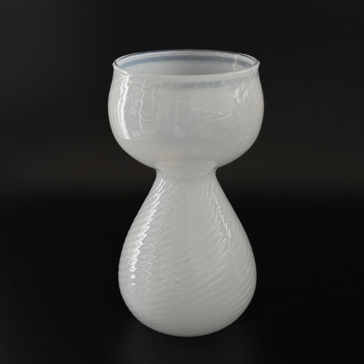 Holmegaard hyacintglas i opalglas model 341 12 28 fra 1981 - Frøken Lilly