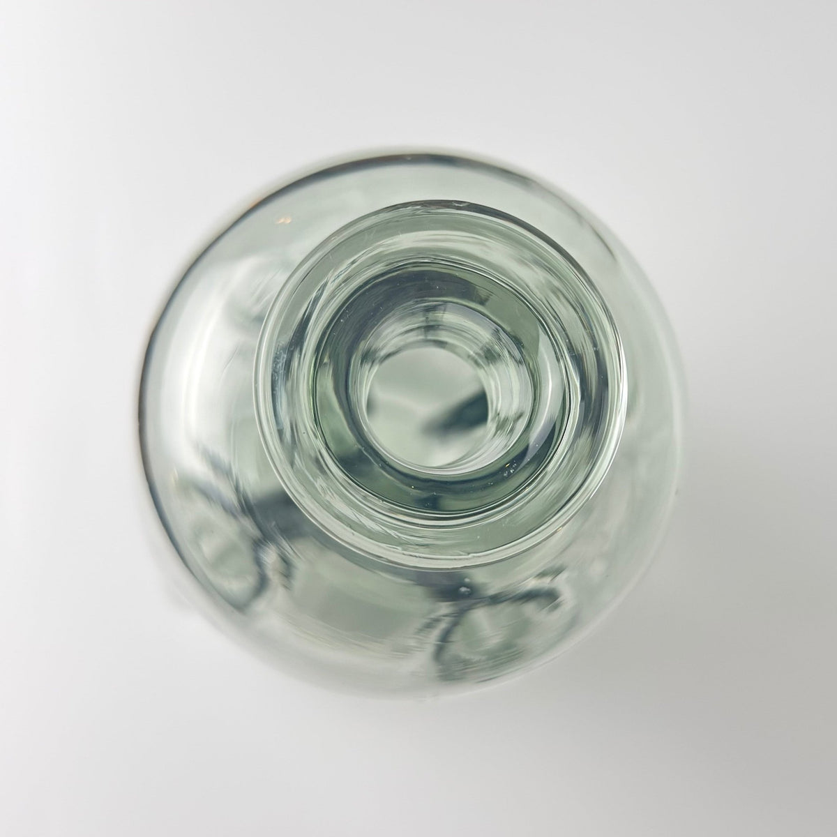 Holmegaard karaffel i smoke med prop – 26,5 cm - Frøken Lilly