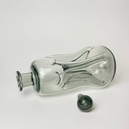 Holmegaard karaffel i smoke med prop – 26,5 cm - Frøken Lilly